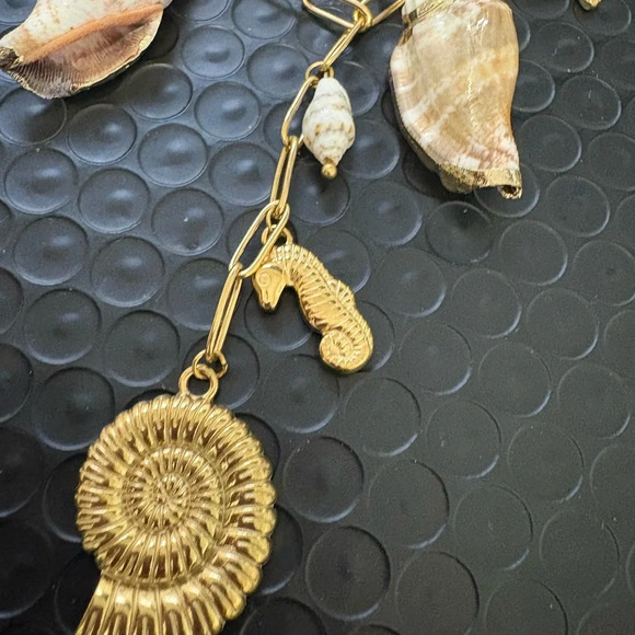 Gold Shell Charm Necklace - Picture 4 of 6